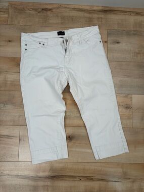 The Limited White Capris Women's Crop Pants
